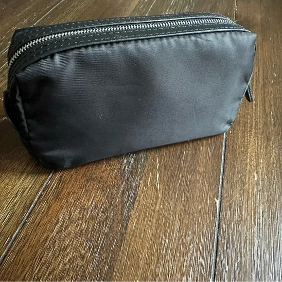 Salvatore Ferragamo Parfums cosmetics pouch - Picture 13 of 14